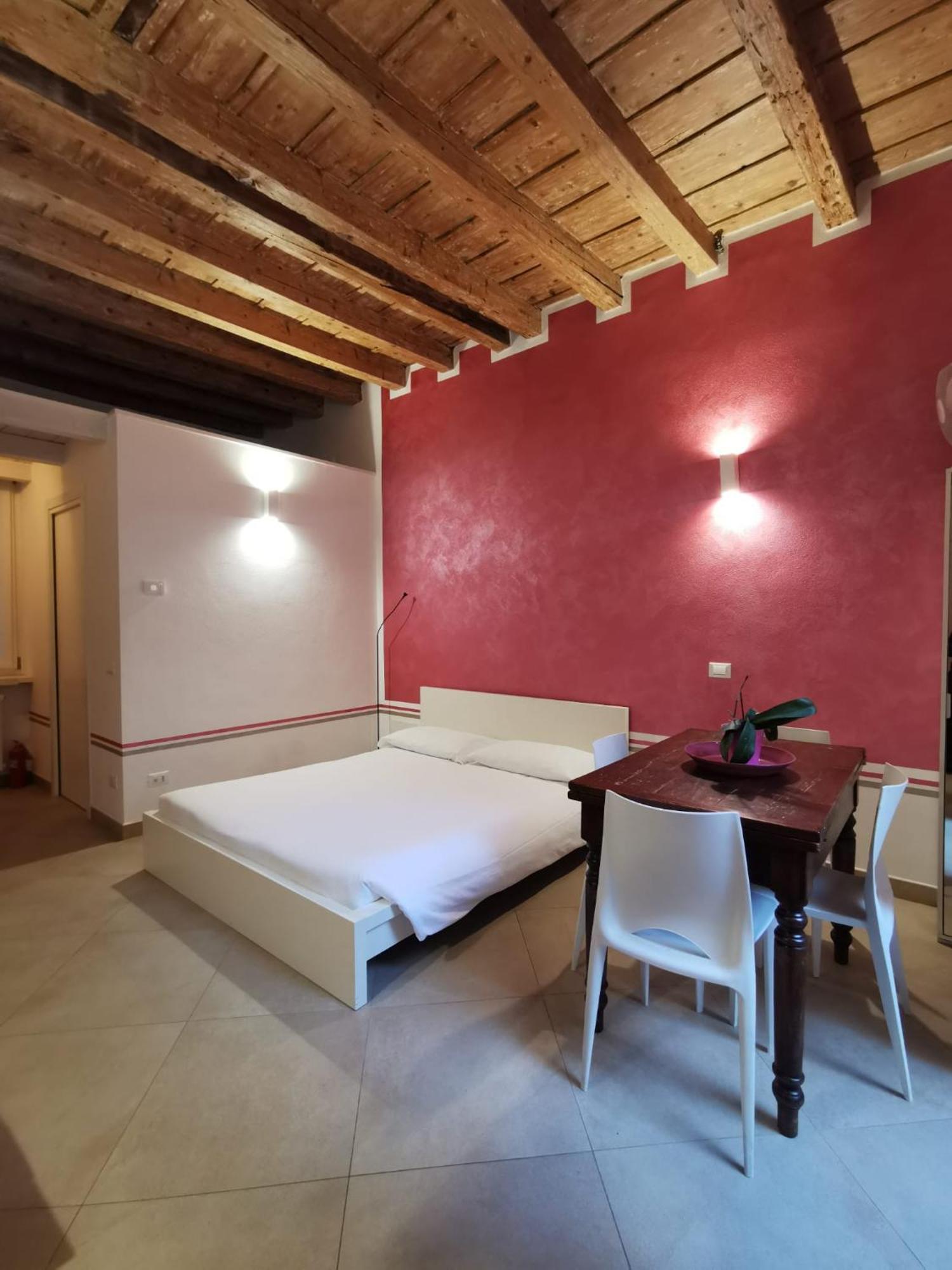 Flora Inn, Super Sweet Studio - Centro Μπέργκαμο Εξωτερικό φωτογραφία