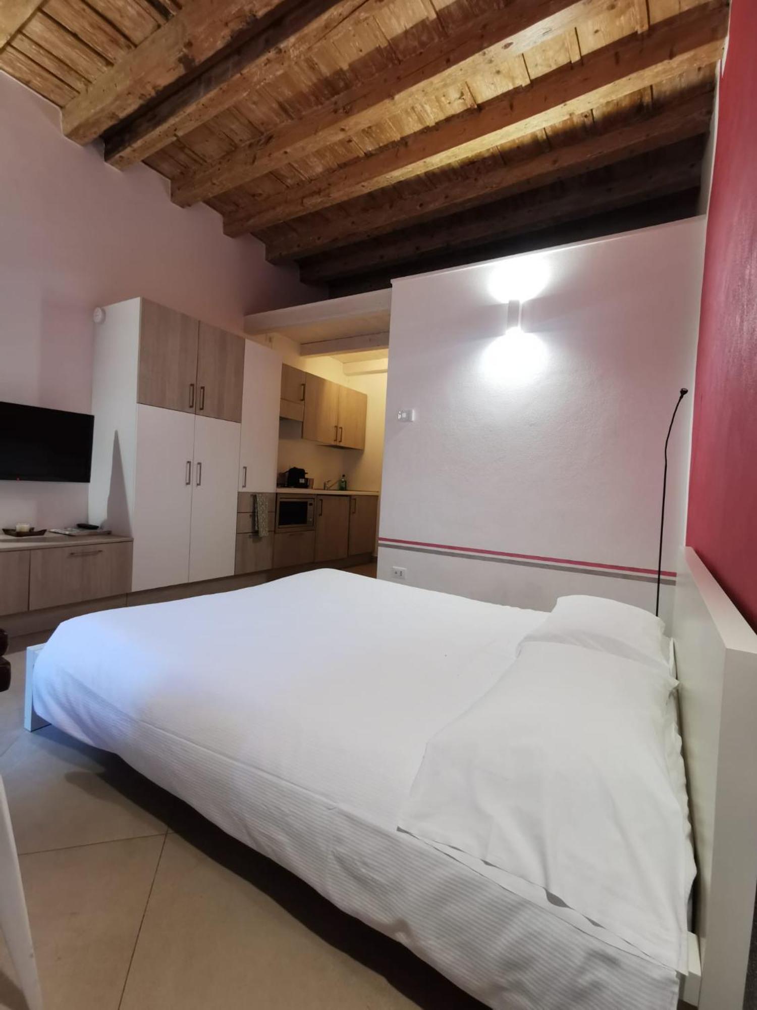 Flora Inn, Super Sweet Studio - Centro Μπέργκαμο Εξωτερικό φωτογραφία